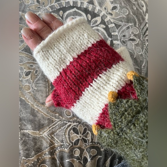Artisan Hand Knit Fingerless Glove - Picture 1 of 3